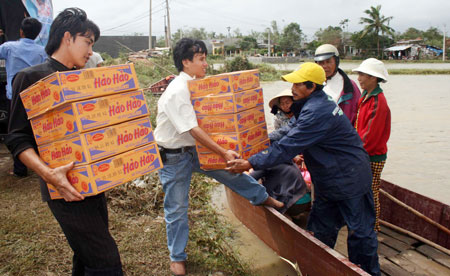 Tội cố ý làm trái quy định về phân phối tiền - hàng cứu trợ