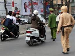 Ngoài cảnh sát giao thông ai được dừng xe theo quy định?