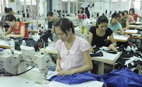 Đang mang thai 5 tháng có được chuyển làm công việc nhẹ hơn không?
