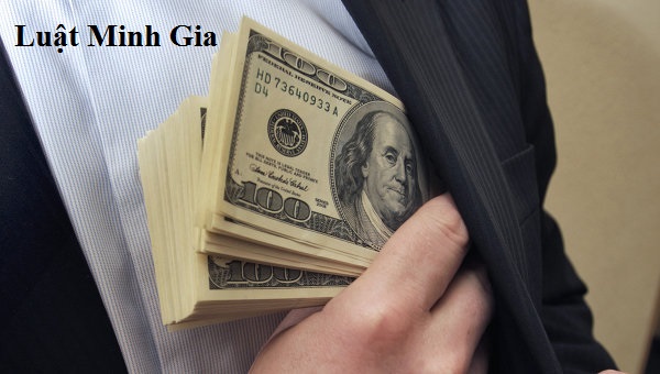 Đưa tiền nhờ xin việc có phải là đưa hối lộ không?