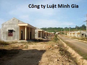 Đất lấn chiếm sử dụng lâu dài từ năm 1990 có bị thu hồi không?