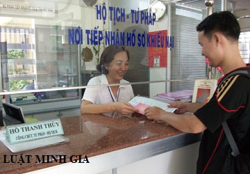 Hỏi tư vấn về thủ tục thay đổi họ cho con
