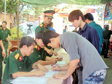 Tư vấn trường hợp đang chờ kết quả nhập đại học thì có lệnh gọi nhập ngũ