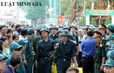 Đã có việc làm có được tạm hoãn thực hiện NVQS?