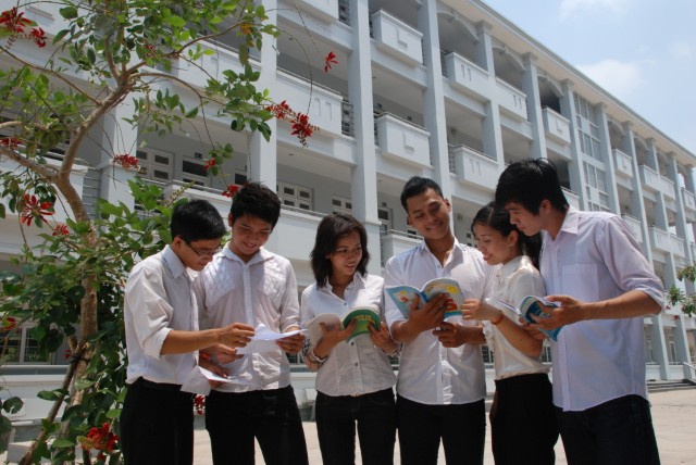 Miễn học phí đối với con của thương binh.