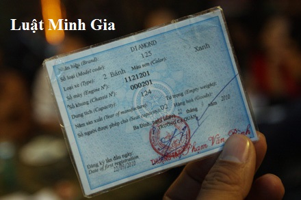 Có xử phạt hành chính hành vi không làm thủ tục sang tên xe không?