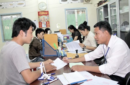 Thời gian làm hồ sơ xin hưởng trợ cấp thất nghiệp.