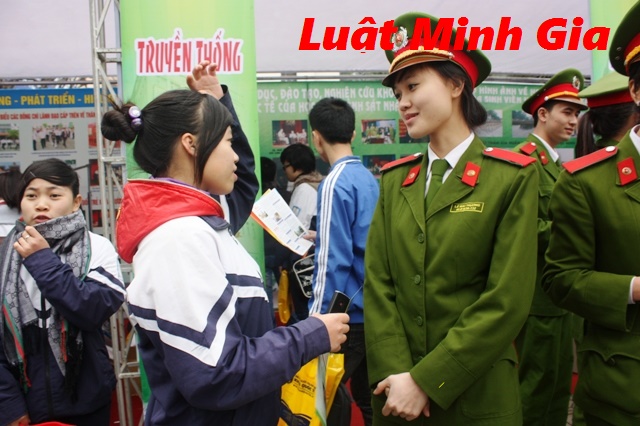 Ông Nội là lính khố đỏ có được học ở Học viện an ninh hay ko?