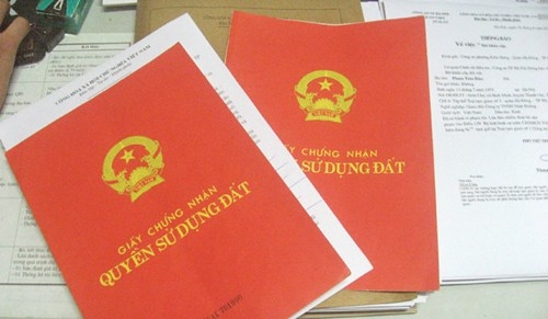 Đứng tên quyền sử dụng đất do được thừa kế thế vị