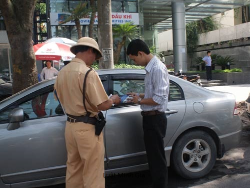 Trách nhiệm của người vi phạm khi nộp phạt vi phạm hành chính muộn
