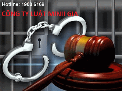 Đưa tiền để chạy học cho con thì phạm tội gì?