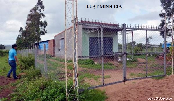 Tháo dỡ phần lấn chiếm đất công ích của phường