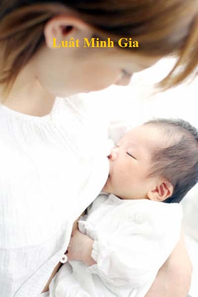Chế độ cho lao động nữ khi con dưới 12 tháng tuổi