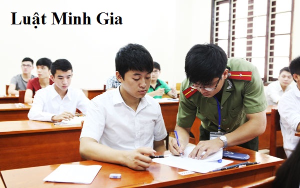 Mẹ đã từng phạm tội, con có được thi công an không?