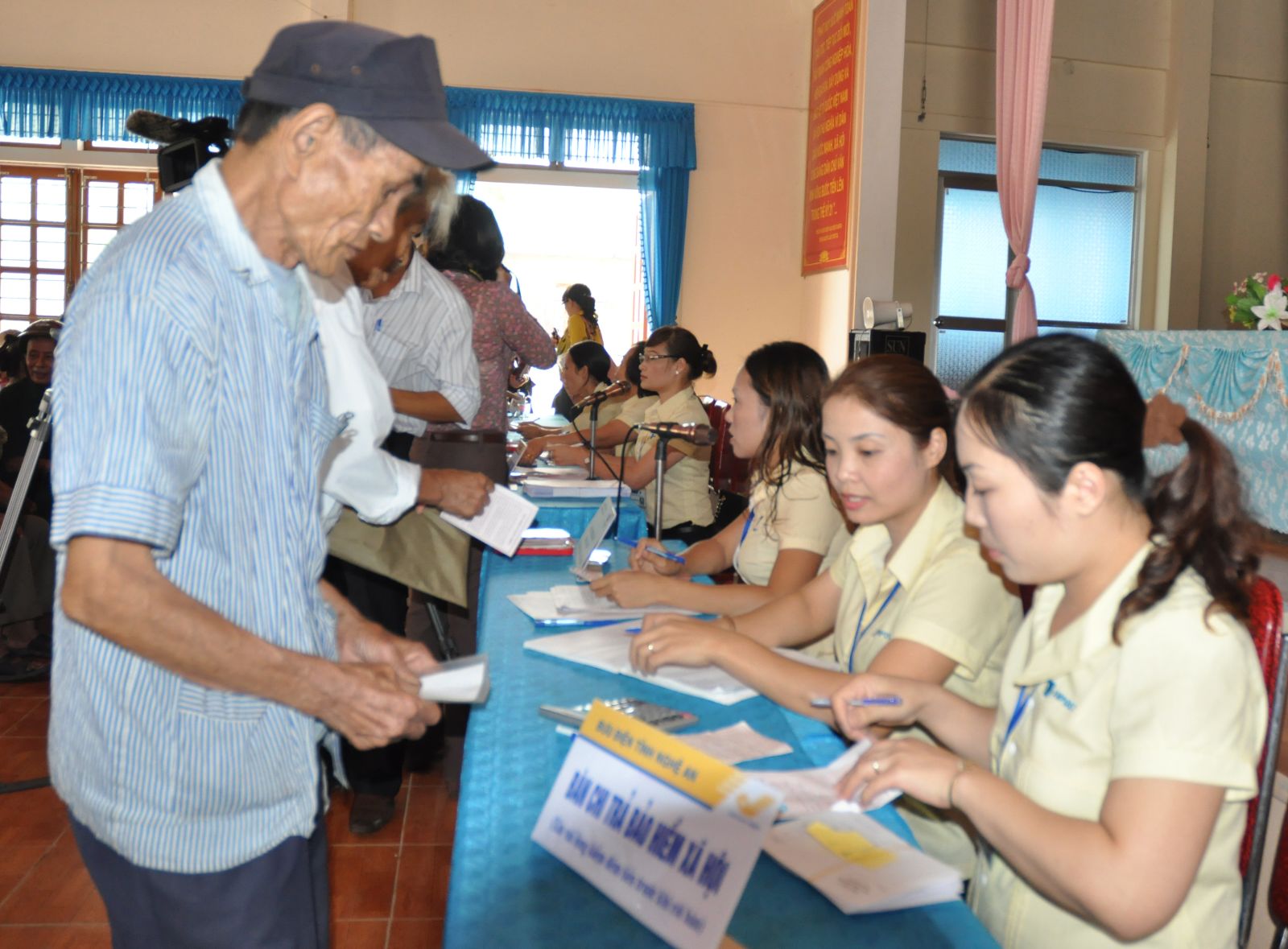 Hỗ trợ người lao động dôi dư khi DNNN cổ phần hóa