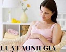 Điều kiện hưởng chế độ thai sản và xác định thời gian 12 tháng trước khi sinh con