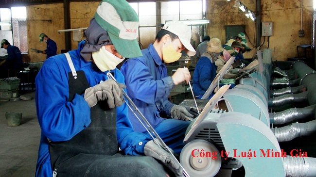 Công ty đơn phương chấm dứt hợp đồng thì có phải bồi thường không?