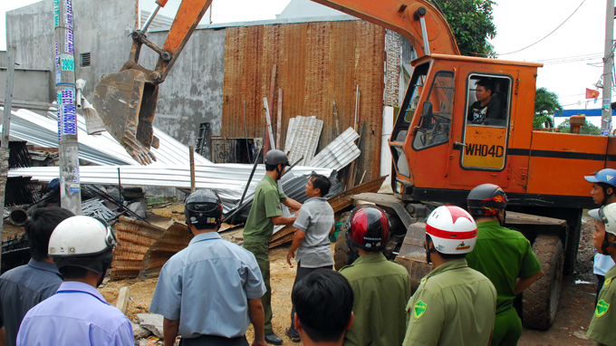 Xây nhà trên đất của người khác có được không?