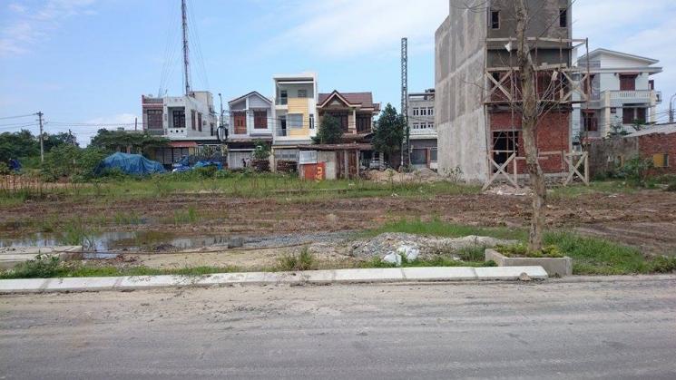 Bác ruột xây nhà trái phép trên đất bà nội để lại cho cháu