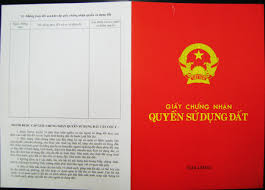 Chủ bán đất cũ tranh chấp đất với người nhà thì người mua đã có sổ đỏ có chuyển nhượng được không?