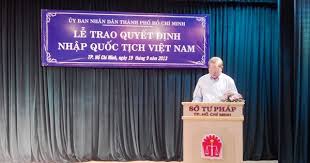 Vợ quốc tịch nước ngoài muốn xin nhập quốc tịch Việt Nam có được không?