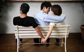Giáo viên ngoại tình tại trường học thì có bị buộc thôi việc không?
