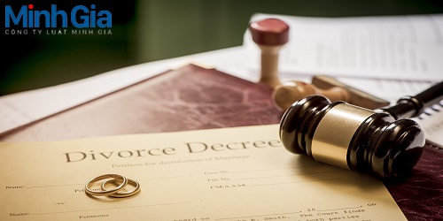 Ai phải nộp tiền tạm ứng chi phí định giá tài sản khi ly hôn?